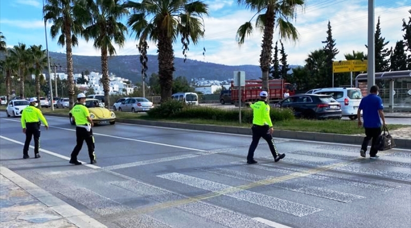 Trafik Ekiplerinden Yaya Geçiş Üstünlüğü Uygulaması…