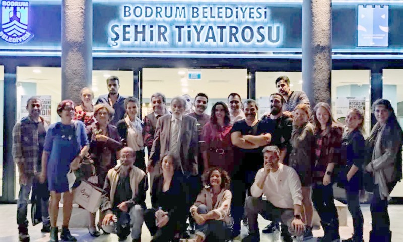 BODRUM BELEDİYESİ ŞEHİR TİYATROSU OYUNLARI SALONU DOLDURMAYA DEVAM EDİYOR 14