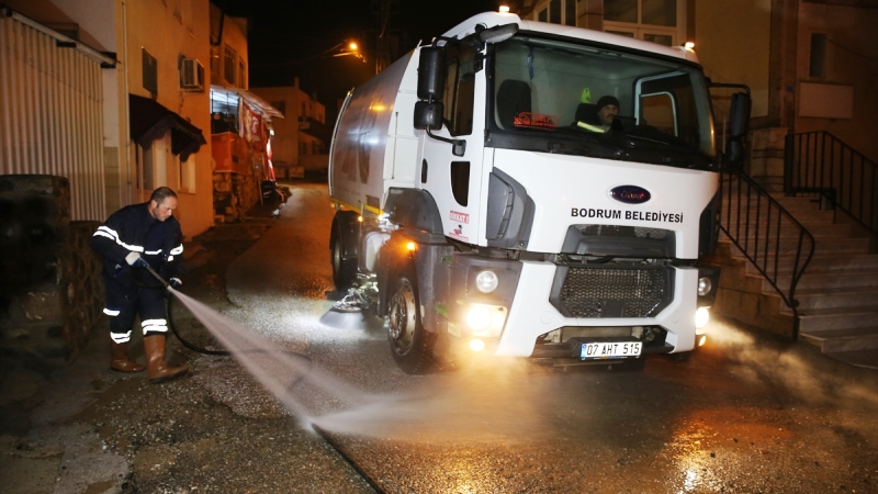 Su Baskını Sonrası Ev ve İş Yerleri Temizlendi…
