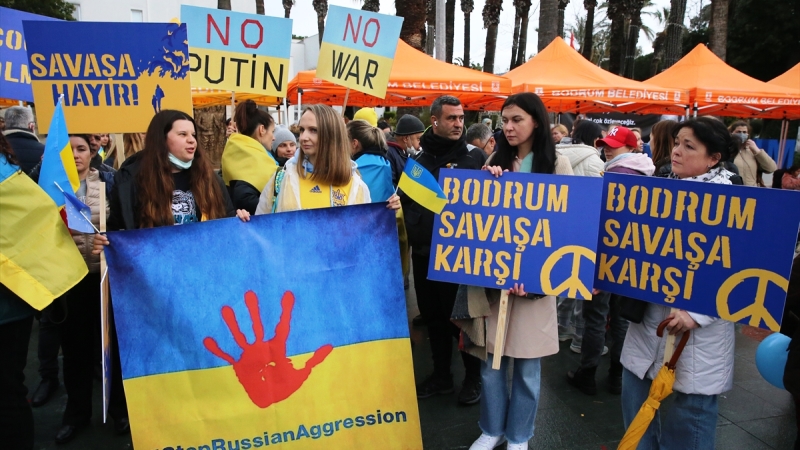 Ukraynalılar, Rusya’nın Saldırılarını Protesto Etti…