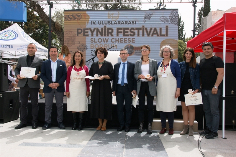 AA-20220407-27496144-27496133-BODRUMDA_4_ULUSLARARASI_PEYNIR_FESTIVALI_BASLADI