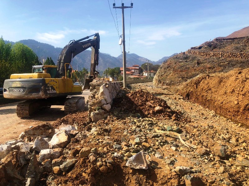 Marmaris ve Bodrum’da zarar gören dere duvarları tamir ediliyor (3)