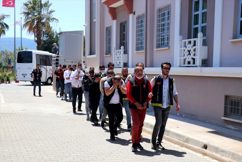 AA-20220514-27856569-27856567-MUGLADAKI_FUHUS_OPERASYONUNDA_5_ZANLI_TUTUKLANDI