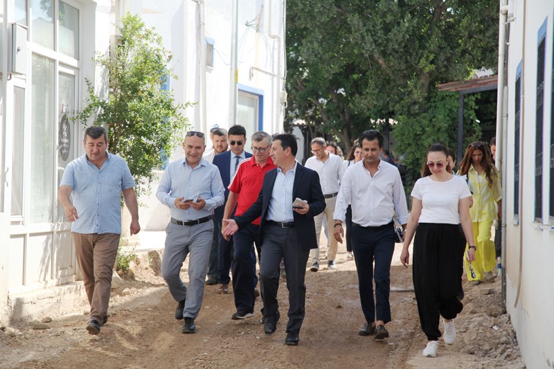 BAŞKAN ARAS BİTEZDE VATANDAŞLARLA BİR ARAYA GELDİ (2)