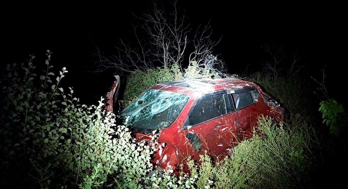 Uçuruma Devrilen Otomobildeki 2 Kişi Yaralandı…