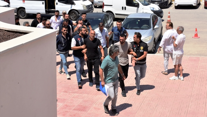 Patronlarını Vermek İstemeyince Tamamı Tutuklandı..