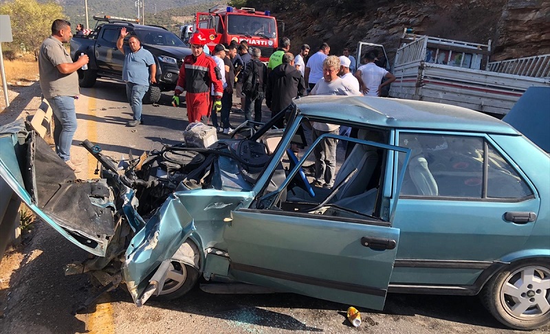İki trafik kazasında 1’i ağır 4 kişi yaralandı..
