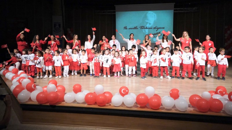 Minik Öğrenciler `Sana Borçluyuz` Dedi