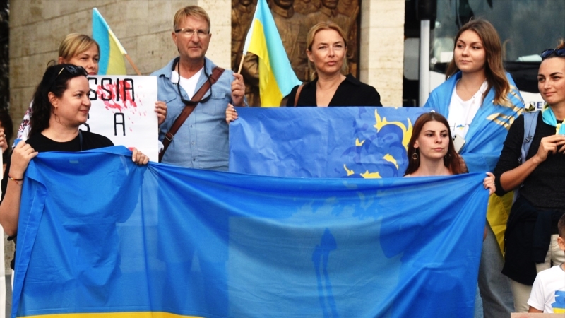 Bodrum’da yaşayan Ukraynalılar Rusya’yı protesto etti