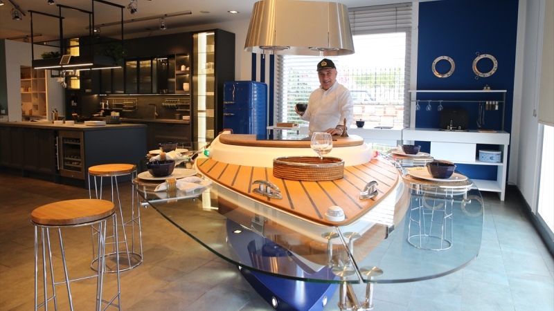 Bodrum’da deniz tutkunu iş insanı yat konseptiyle mobilya üretiyor