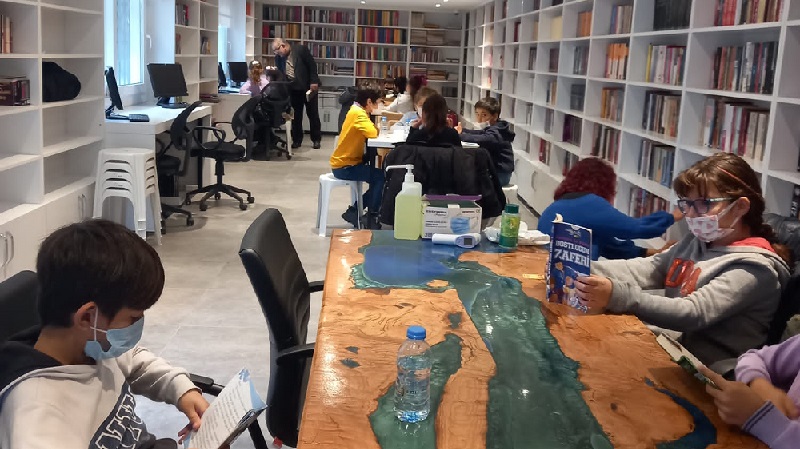 Yalıkavak Muhtarı metruk binayı kütüphaneye dönüştürdü..