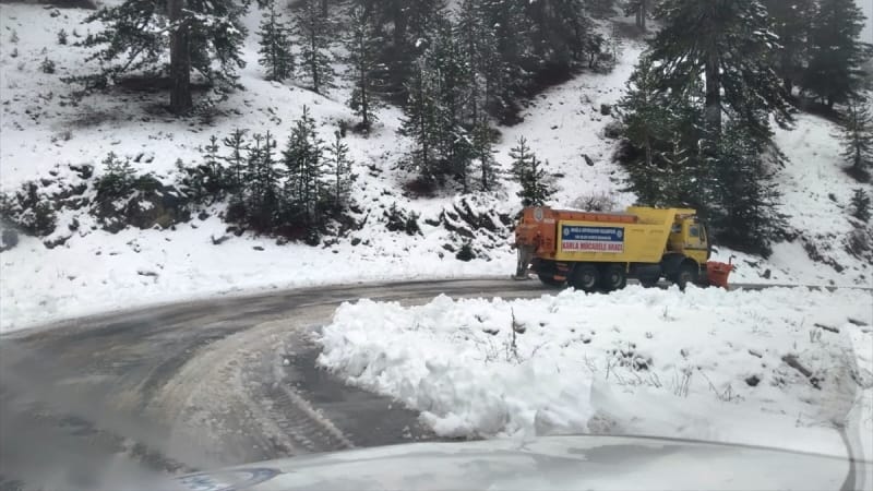 seydikemer-kar-yagisi-yollar-kapandi