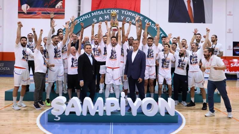 Şampiyon kupasına kavuştu..