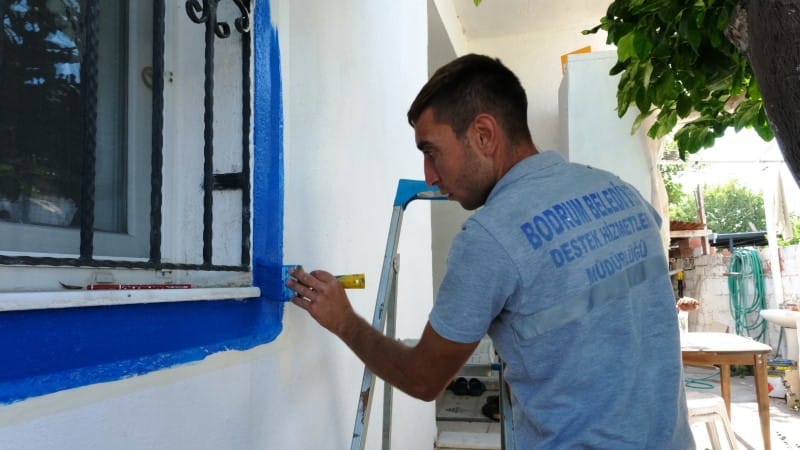 bitez_sokaklari_mavi_beyaza_burunuyor_1