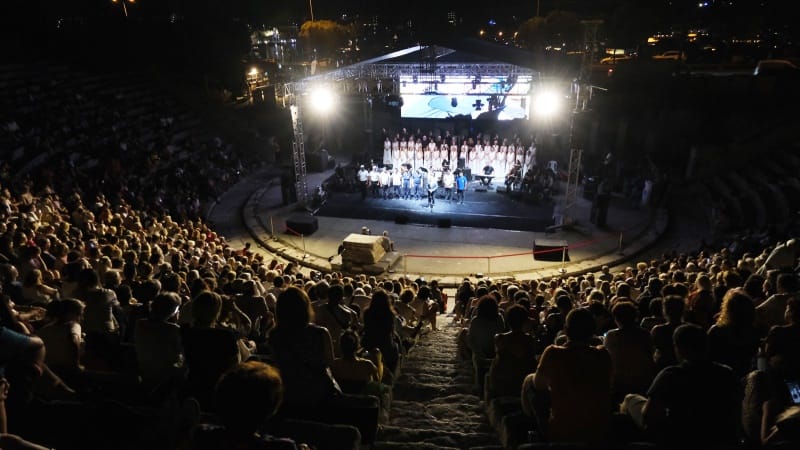 Antik Tiyatro’dan barış ezgileri yükseldi..