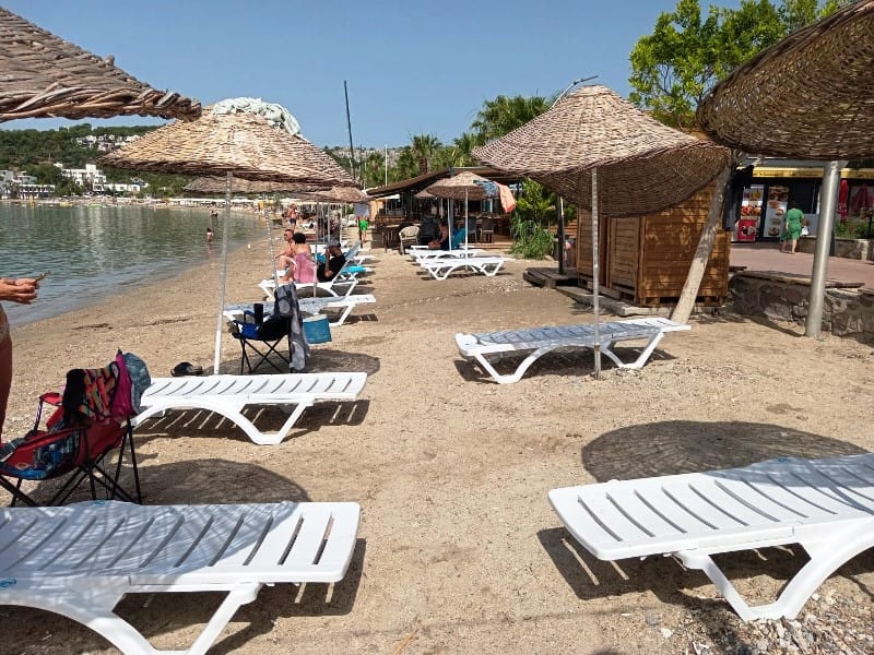 sezlonglar_yeniden_halk_plajlarinda (1)