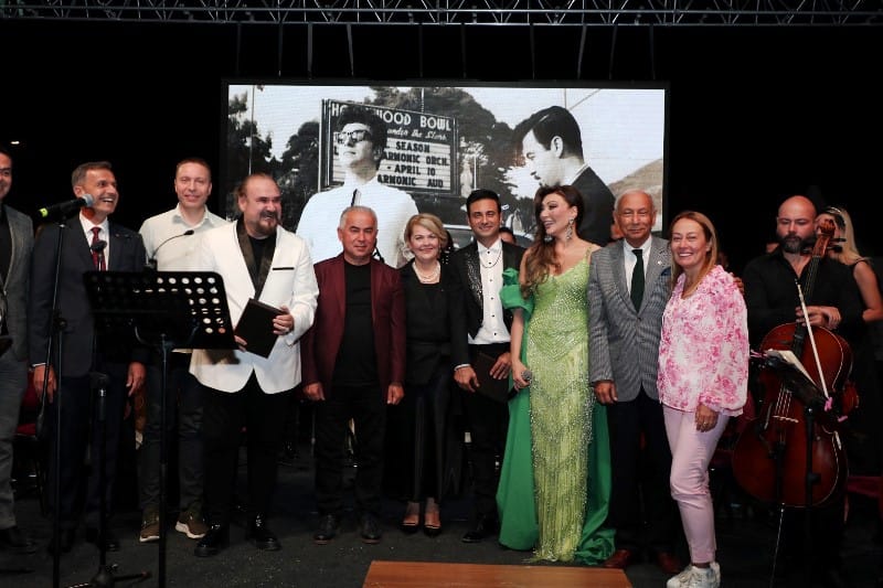 Sanat_Günesimiz_Zeki_Müren_Bodrum'da_Anildi (16)