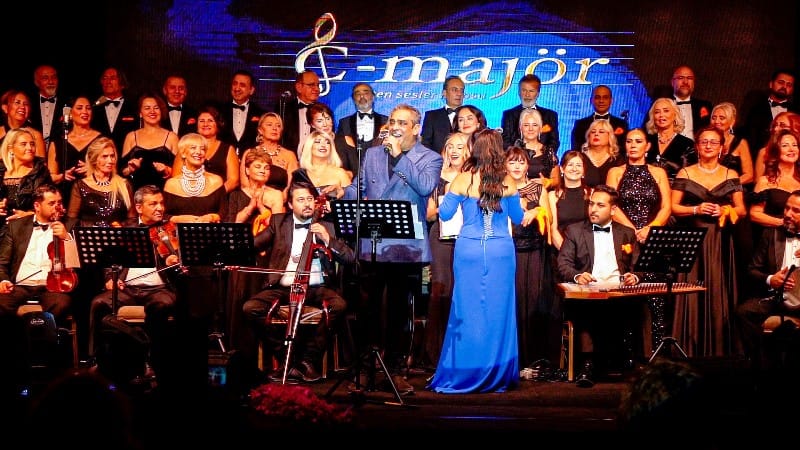 Başöğretmen Atatürk'ün Sevdiği Şarkılar Konseri (12)