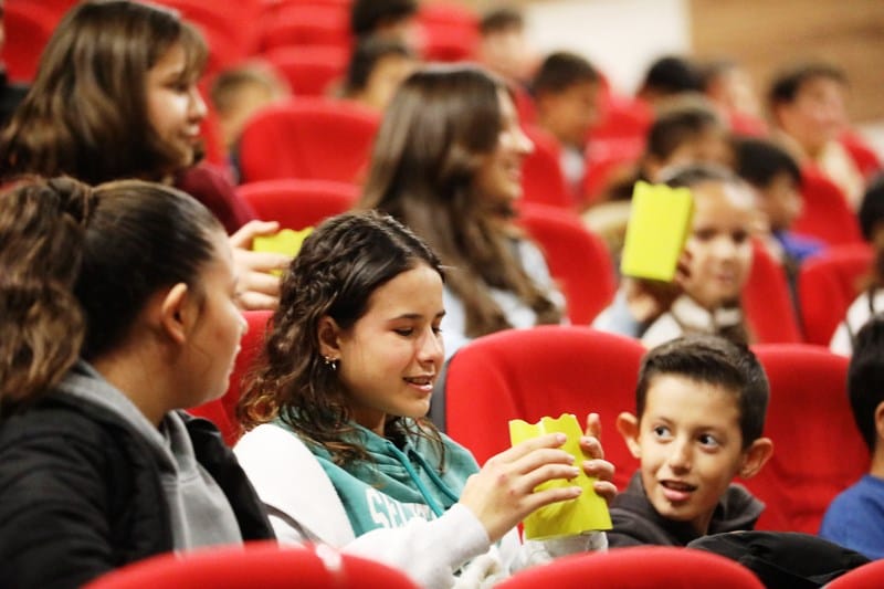 Başkan Aras’tan Çocuklara Sinema Hediyesi…