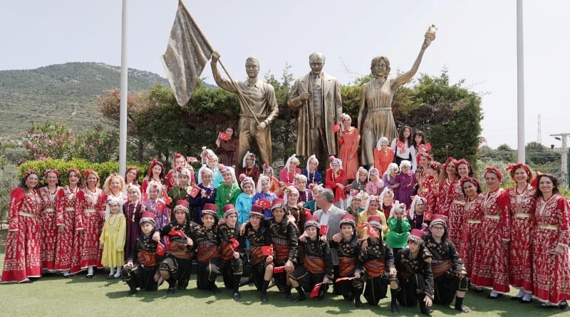 TED Bodrum Koleji’nde 19 Mayıs Coşkusu: Veliler Sahnedeydi…