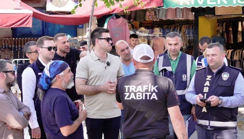 bodrum_belediyesi_başkan_mandalinci_gümbet’te_esnaf_ve_vatandaşlarla_buluştu (2)
