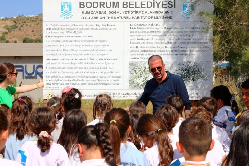 bodrum_belediyesi_belediyeden_öğrencilere_kum_zambaği_farkindalik_etkinliği (4)