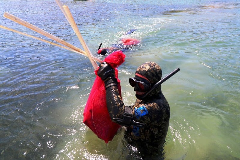 bodrum_belediyesi_bodrum’un_engin_maviliğinde_temizlik_sürüyor (3)