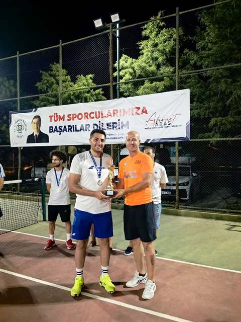 Büyükşehir’den Babalar Günü’nde Tenis Turnuvası (1)