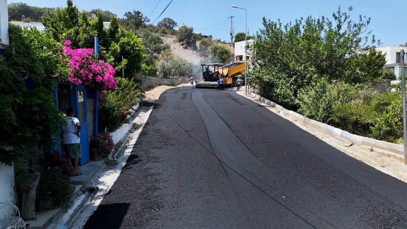 bodrum_belediyesi_belediye_asfalt_çalişmalarina_devam_ediyor (4)