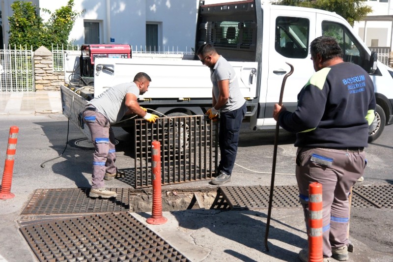 Bodrum’da Mazgal ve Yağmur Suyu Hattı Temizliği Sürüyor