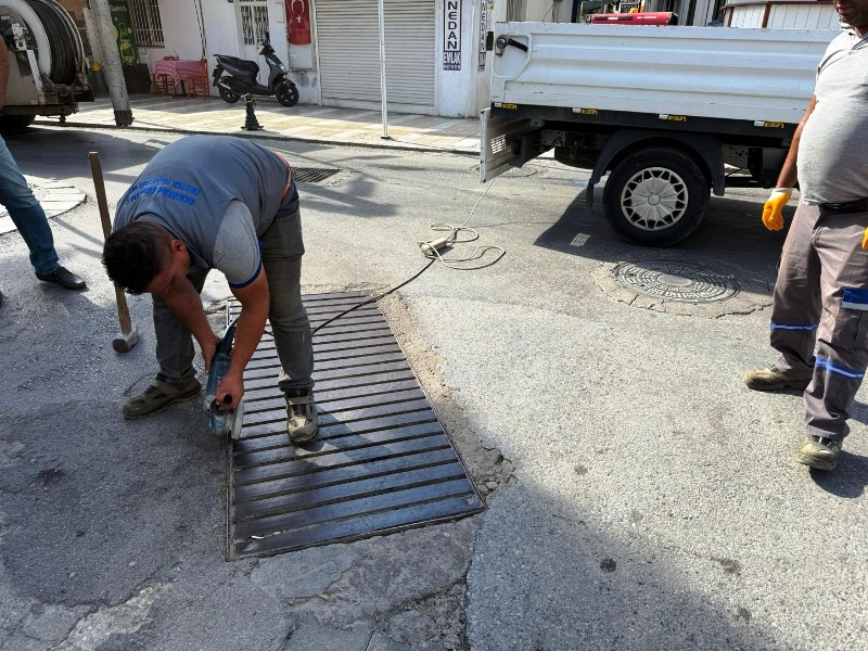bodrum belediyesi bodrumda mazgal ve yagmur suyu hatti temizligi suruyor 7