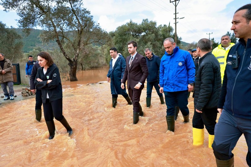 Başkan Mandalinci Su Taşkınlarının Yaşandığı Kızılağaç’ta İncelemelerde Bulundu