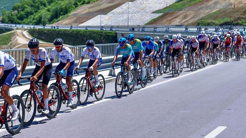 Muğla Büyükşehir’in Pedalları Azerbaycan’da Zirve Mücadelesi Veriyor