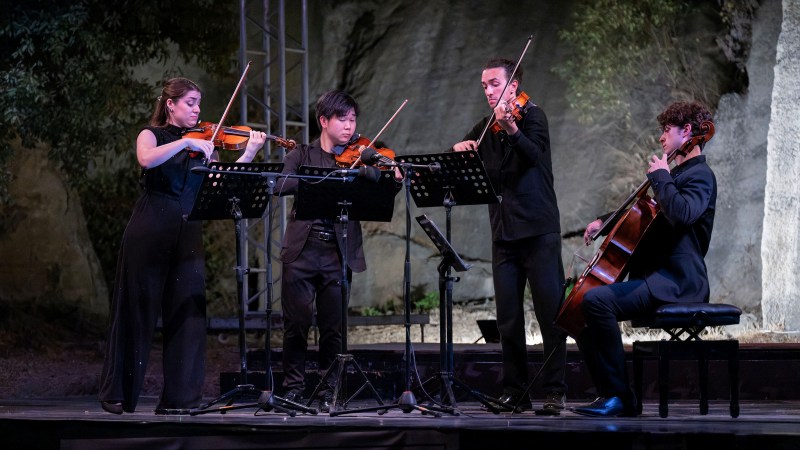 Gümüşlük’te Tarihi Taş Ocağında Varyon Quartet Rüzgarı Esti