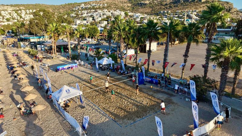 Gündoğan Sahilinde Plaj Voleybol Heyecanı: 16 Takım File Önünde…