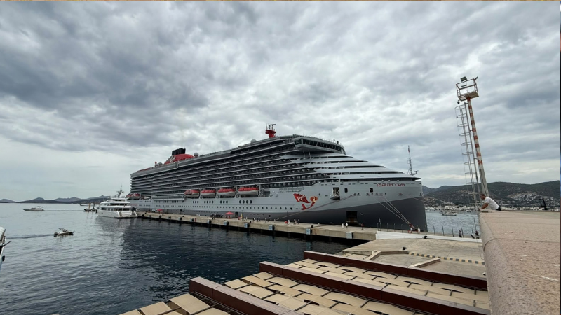 Scarlet Lady Bodrum Limanı’na Demirledi