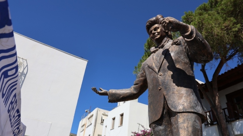 Zeki Müren’in Bodrum’dan Bıraktığı Miras 4 Bin 500’ü Aşkın Öğrenciye Burs Oldu