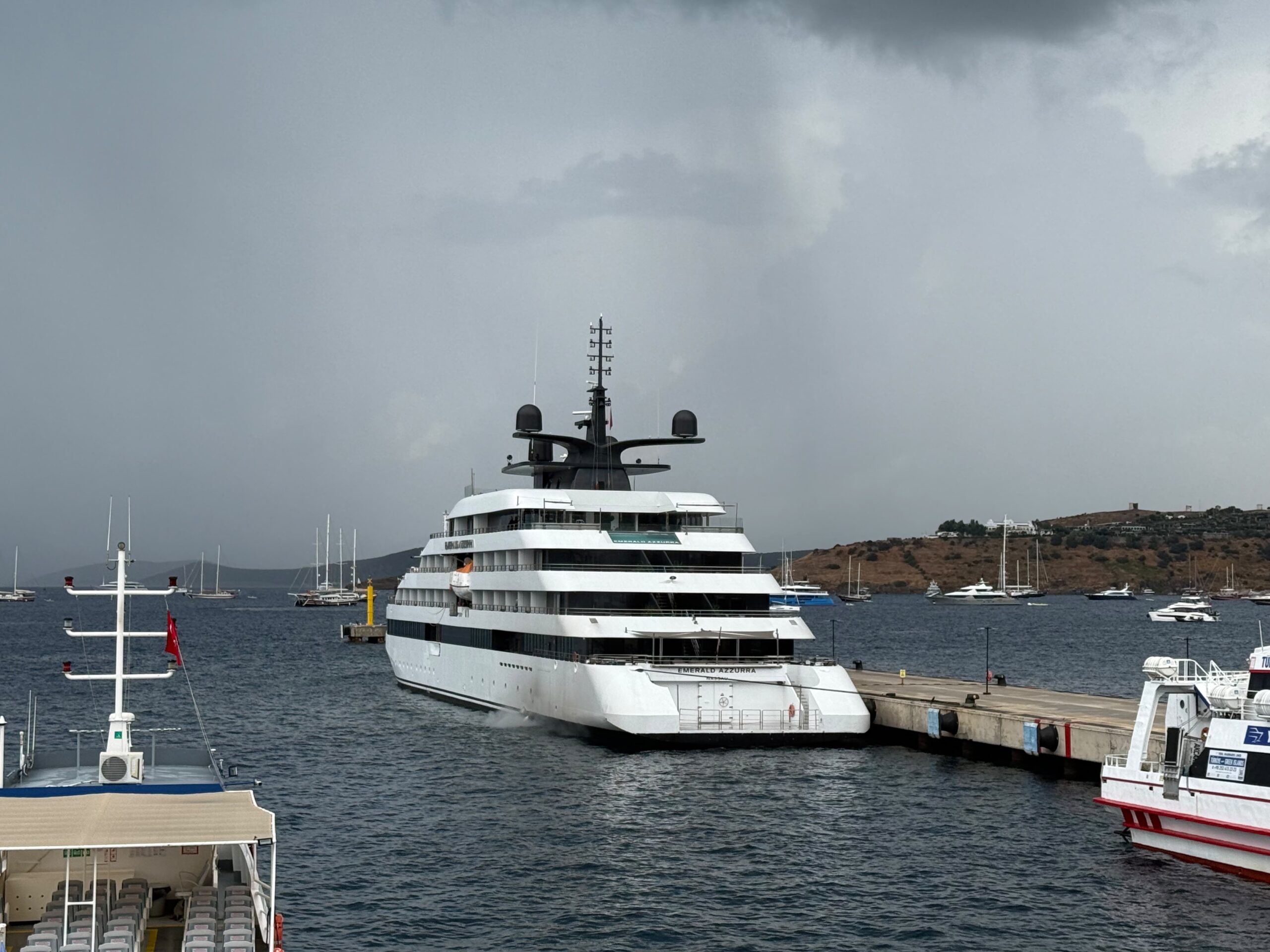 Emerald Azzurra Bodrum Limanı’na Demirledi