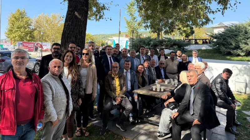 CHP’liler Fevzi Topuz İçin Muğla Adliyesi Önünde Toplandı